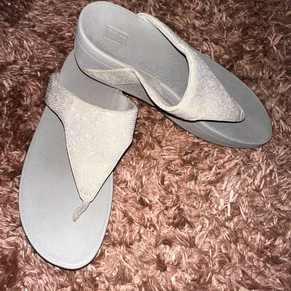 Women's Silver Fitflop thong Sandals 7 summer beach vacation pool - Picture 1 of 9